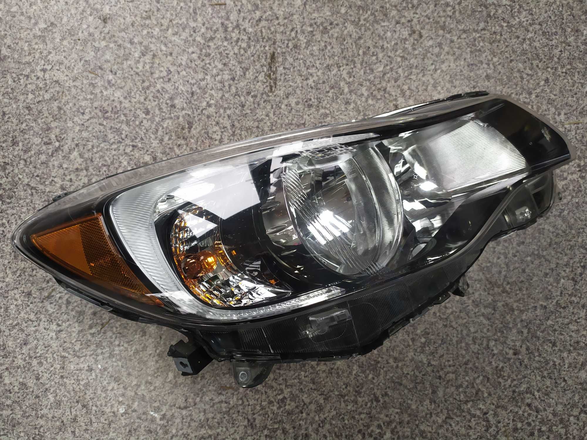 Subaru Impreza 2015 16 lampa prawy przód