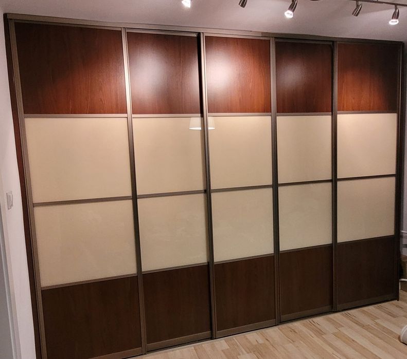 Szafa przesuwna 5- drzwiowa