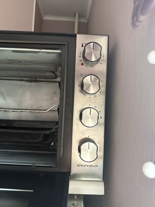Піч електрична Grunhelm в гарному стані. 70л., 2500 Вт.