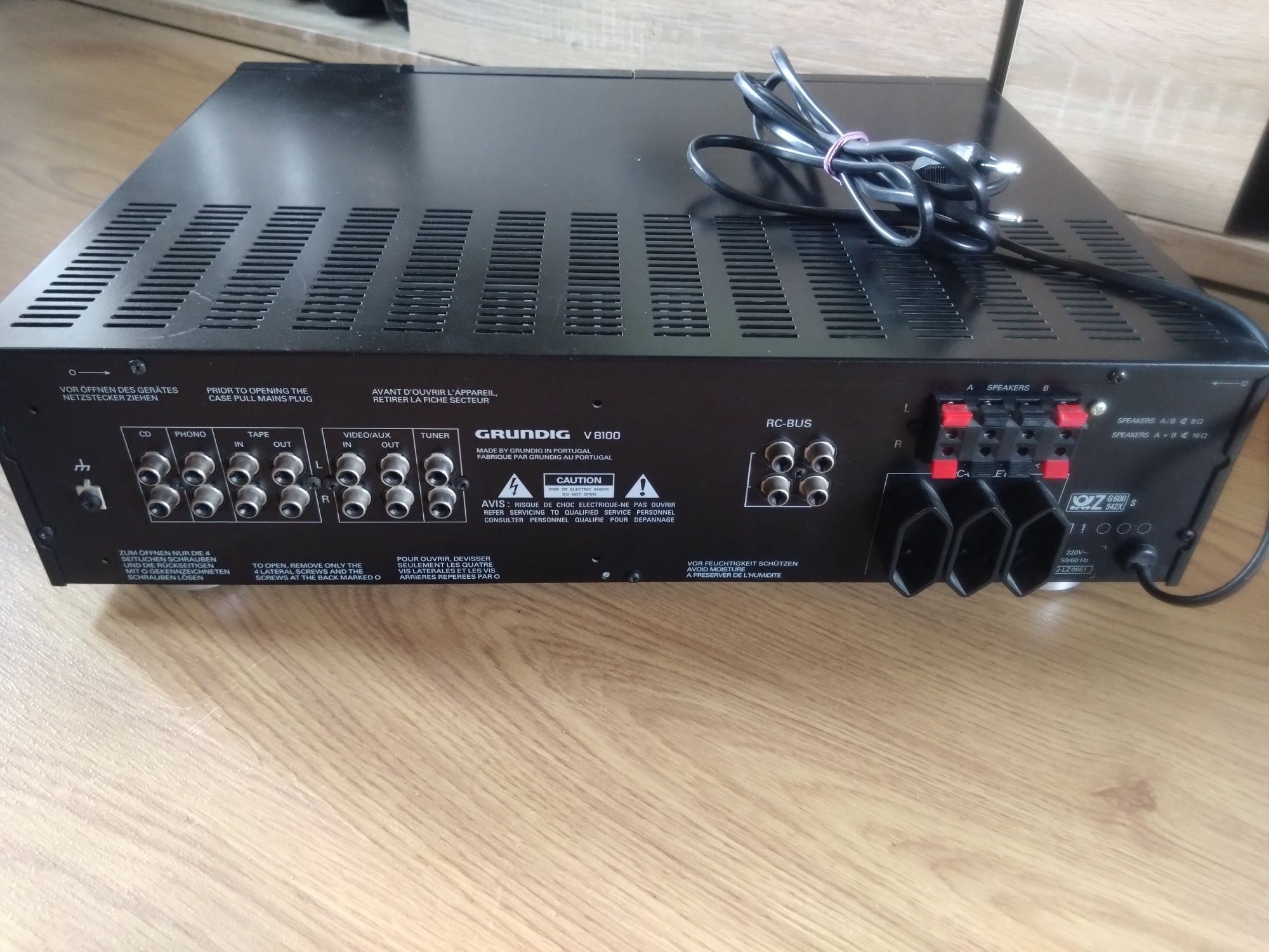 Wzmacniacz Grundig V8100