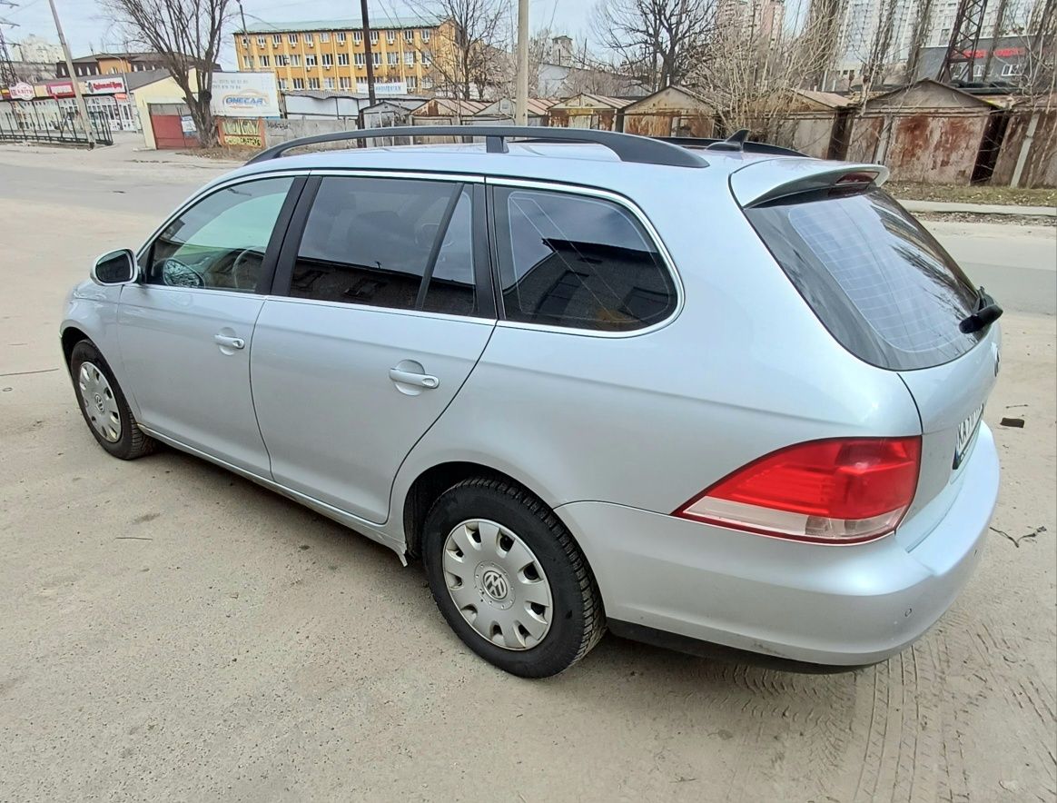 Продам Volkswagen Golf 5 Фольцваген Гольф 1.4