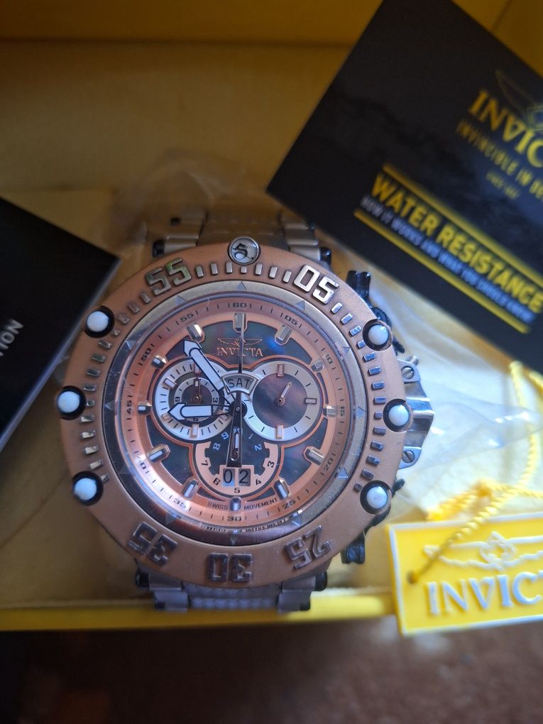 Продам мужские часы  фирмы Invicta