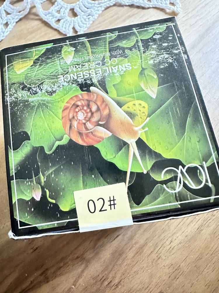 Puder ze śluzem ślimaka kolor lvory