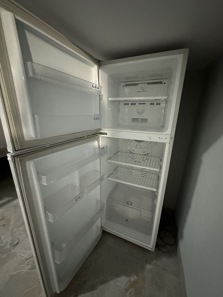 Продам холодильник Самсунг  б/у