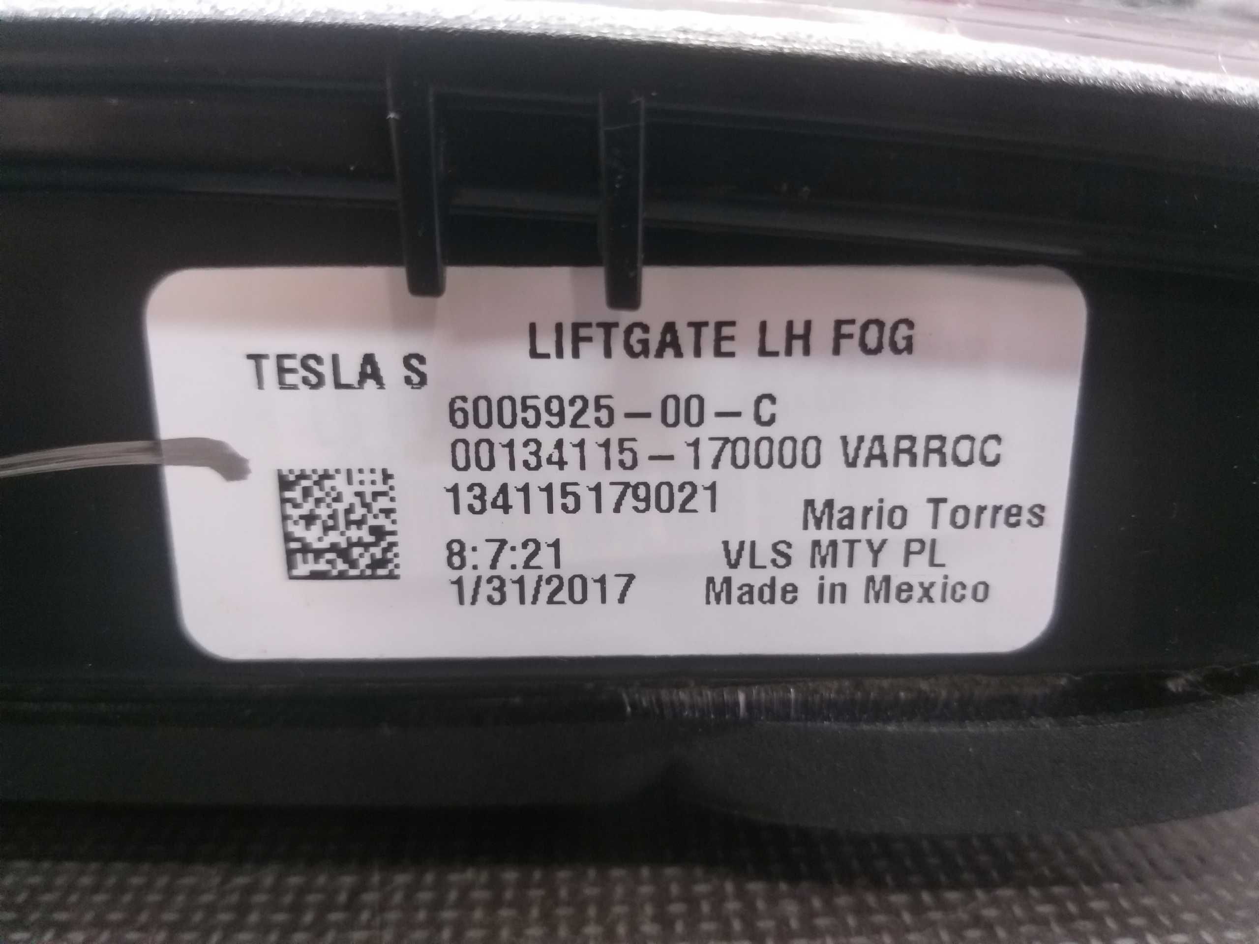 Tesla Model S фари задні фонарі  - рест дорест
