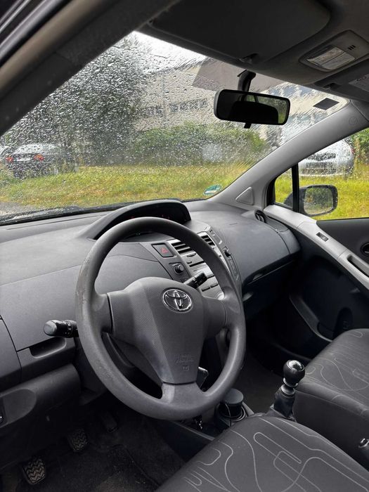 Toyota Yaris, 1,3 , mały przebieg 130 tyś km.  5-d, klima, 6 biegów