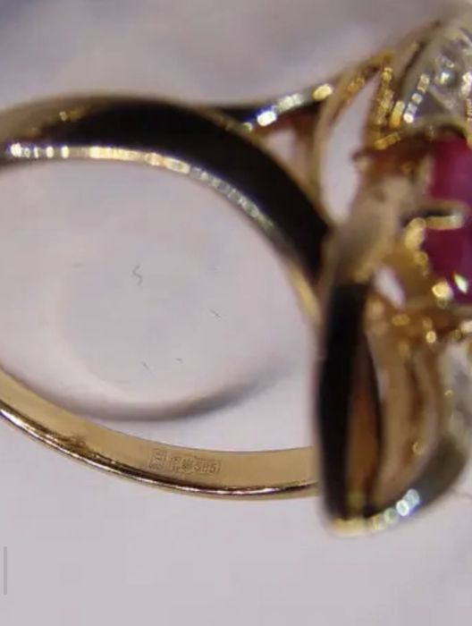 Золотое колечко с рубином