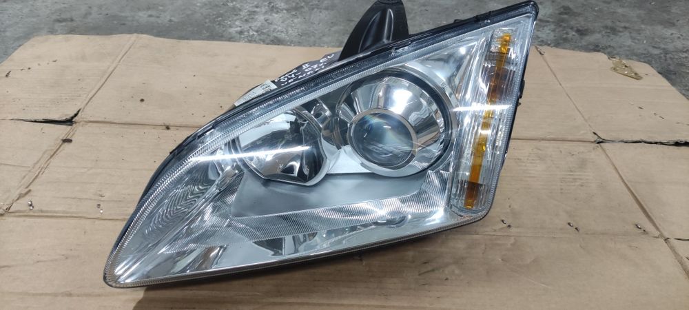 Reflektor lewy przód przedni lampa lewa przednia Xenon ksenon Focus 2