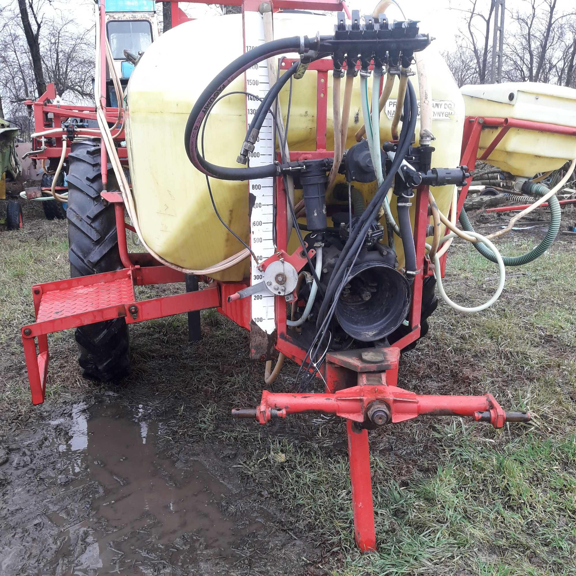 opryskiwacz pilmet 1600 l.  15 metrow lance