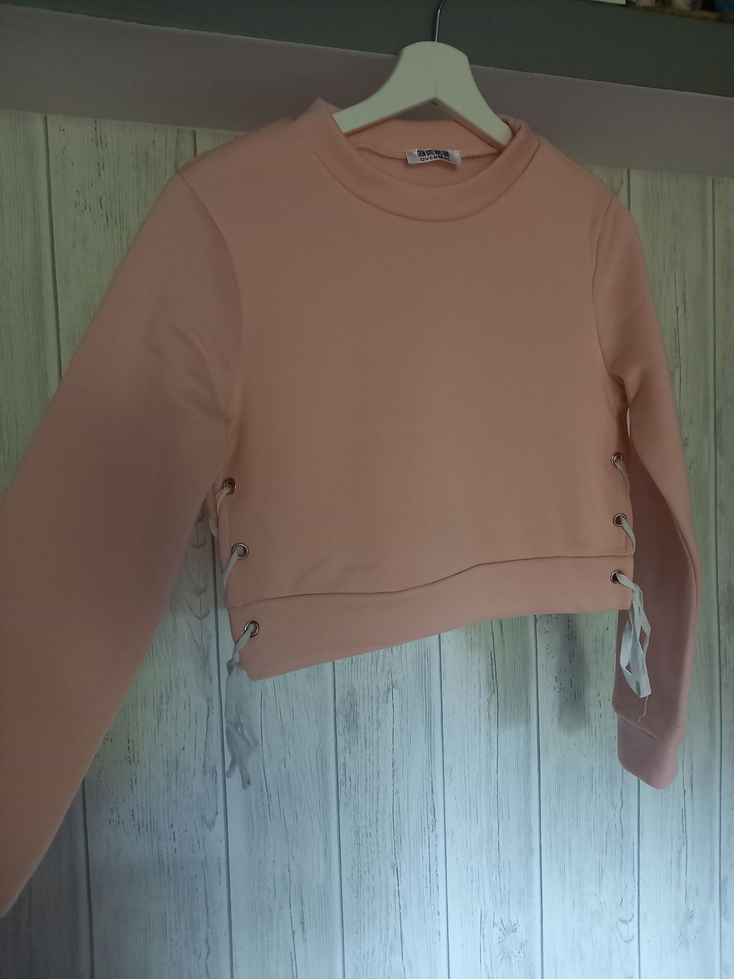 Różowa krótka bluza wiązana
