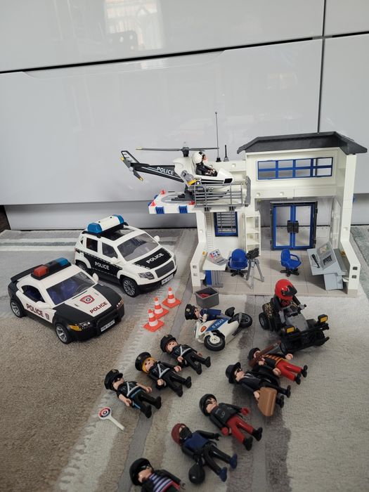 Komenda policji playmobil 9372 zestaw powiększony o auto i figurki