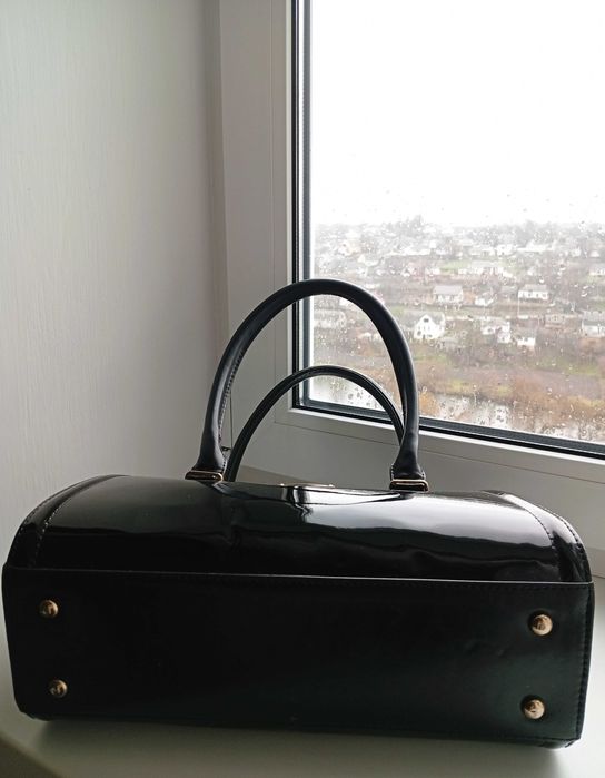 Красива сумка  в діловому стилі