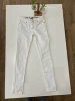 Biale skinny jeans