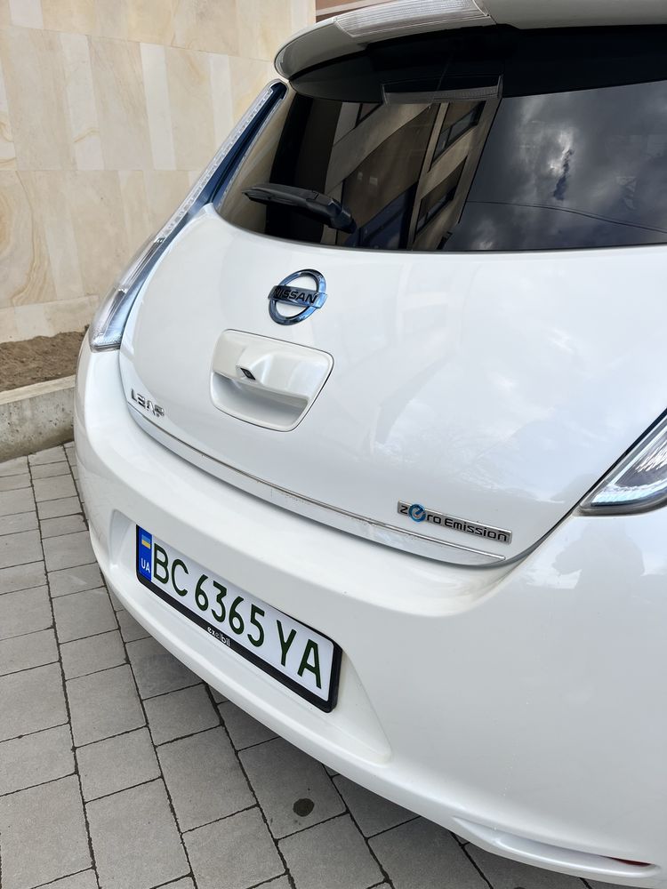 Продам NISSAN LEAF 2013 року випуску