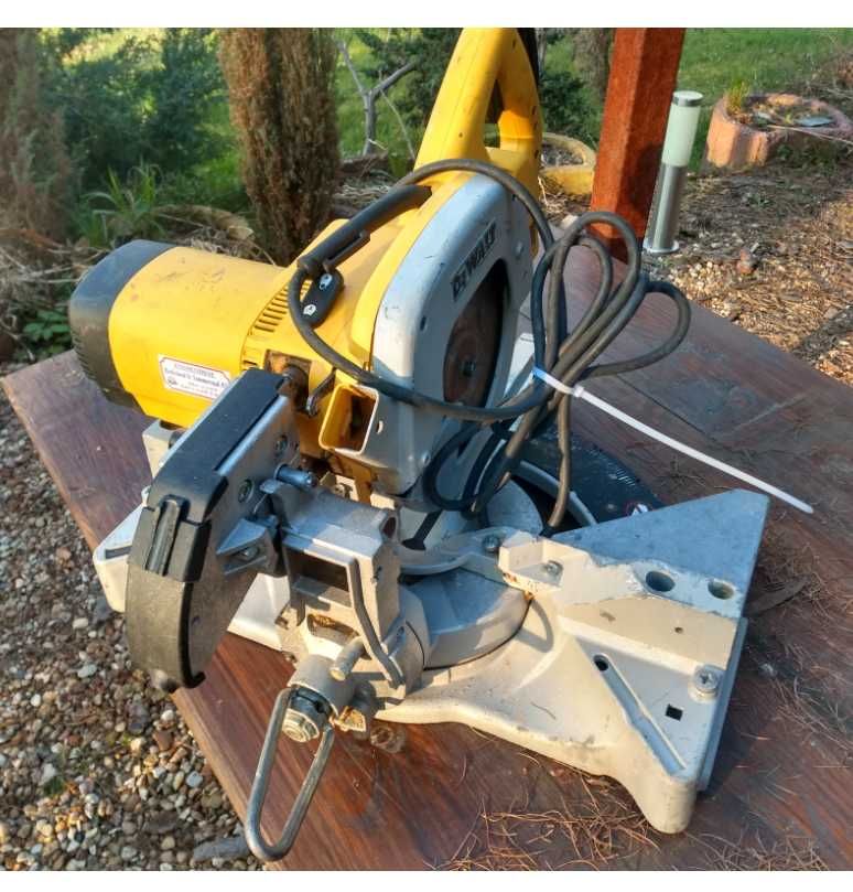 ukośnica piła ukośna DEWALT DW 707