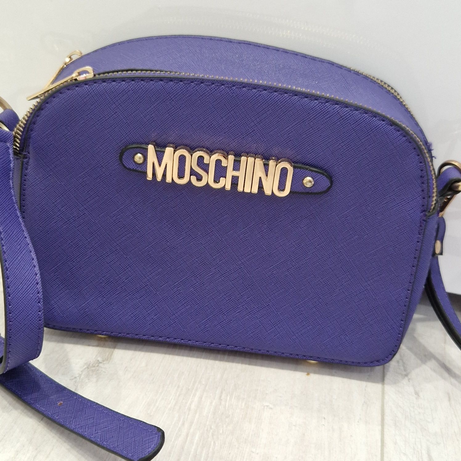 Moschino fioletowa torebka listonoszka