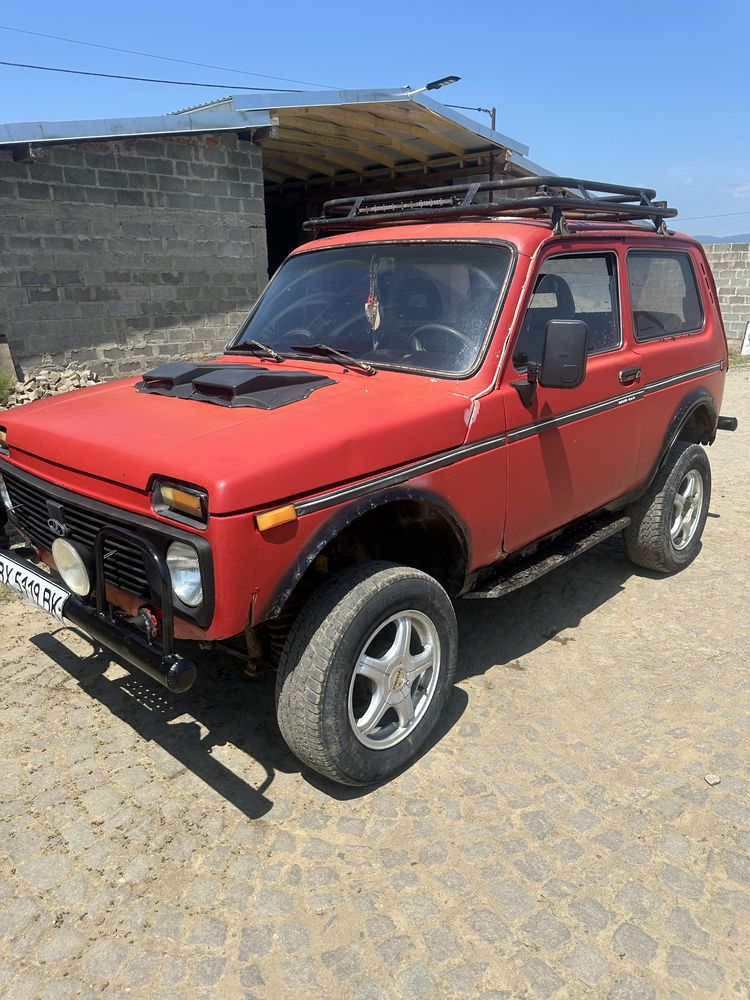 Продам Ниву 2121 1982рік Ліфтовану торг