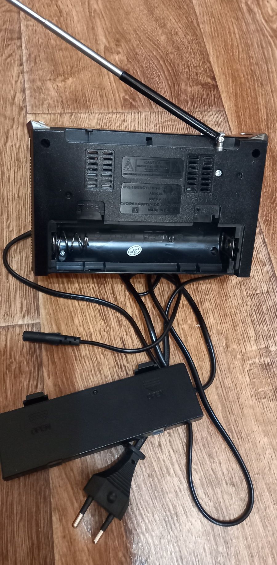 Радиоприёмник с USB флешками + фонарь