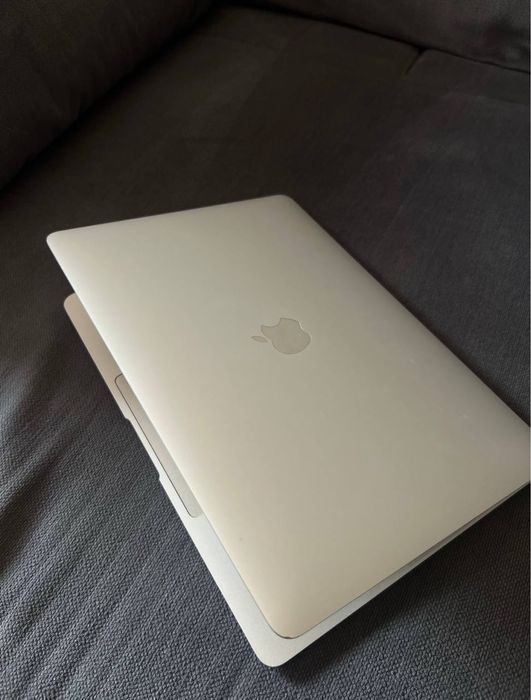 Macbook Air 13 2020 8/512 гарний стан