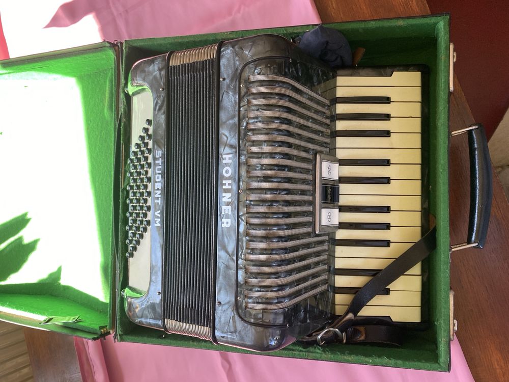 Akordeon hohner student vm 48basow