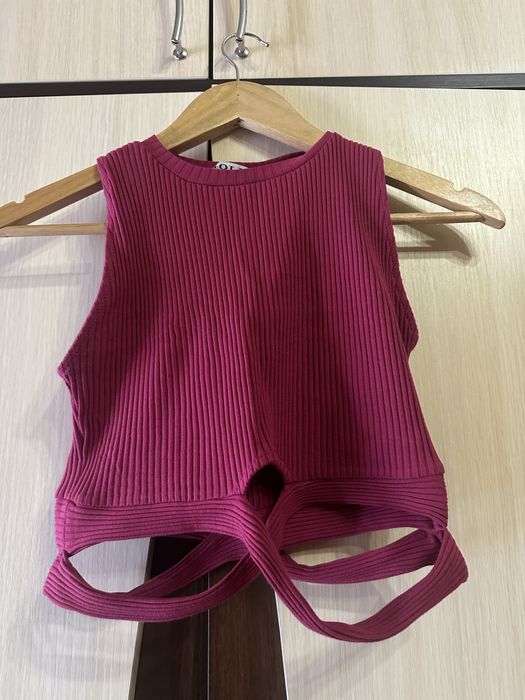 Топ с вырезом на теле