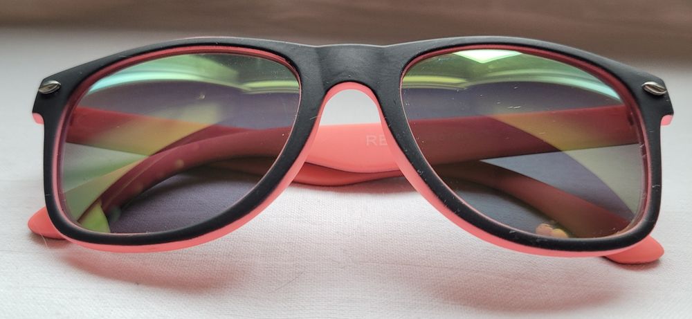 Okulary przeciwsłoneczne dla dziewczynki