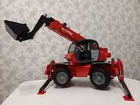 Модель трактор навантажувач Manitou від Bruder