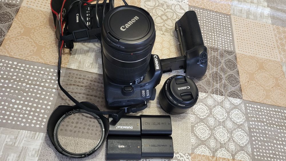 Maquina fotografica Canon 80 d com objetivas e baterias