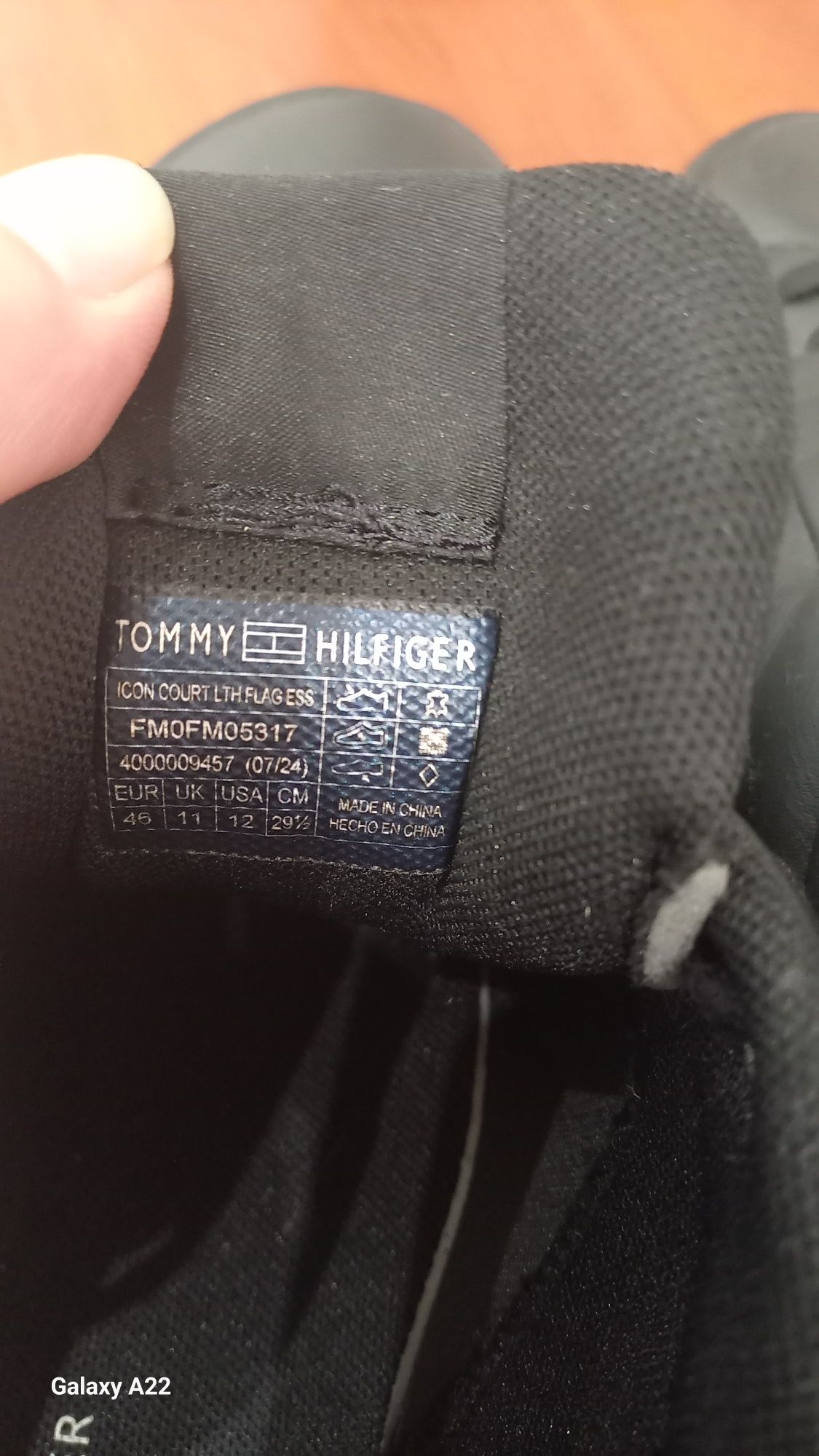 Мужские кроссовки TOMMY HILFIGER.