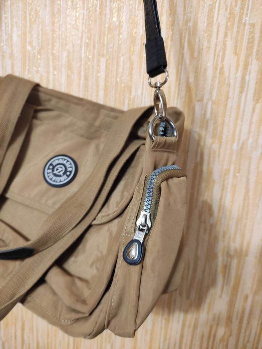 Жіноча сумка плащівка середього розміру