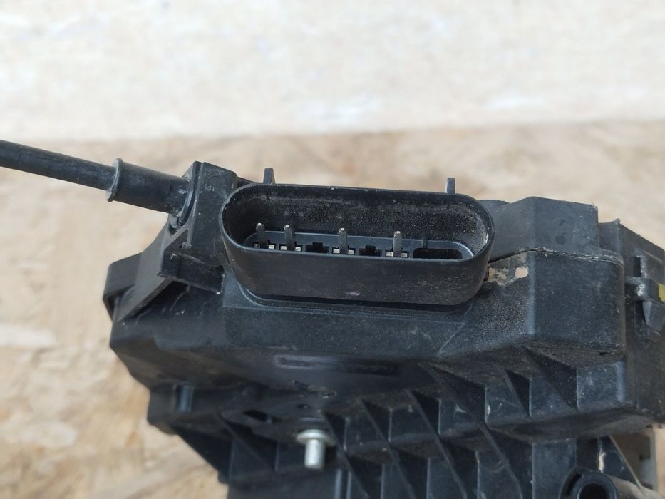 Ford Transit Tourneo Connect MK2 13-21 Замок двери задней правой 4 pin
