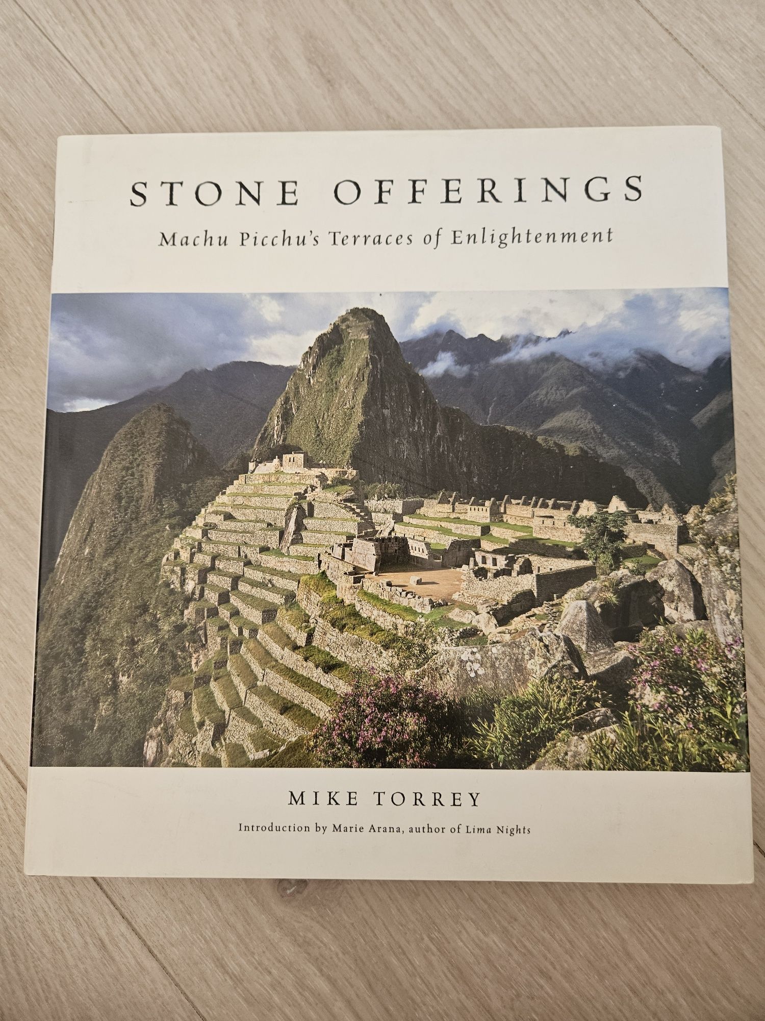 Stone Offerings: Machu Picchu's Terraces of Enlightenment
Książka auto