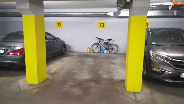 SPRZEDAM miejsce parkingowe(Górzyskowo-ul.Gersona19) w hali garażowej.