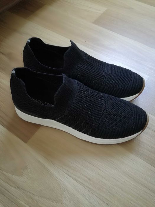 Nowe OYSHO Sport buty sportowe wsuwane