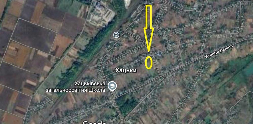 Будинок в Хацьках з великим гаражем-майстернею, є світло, газ та вода