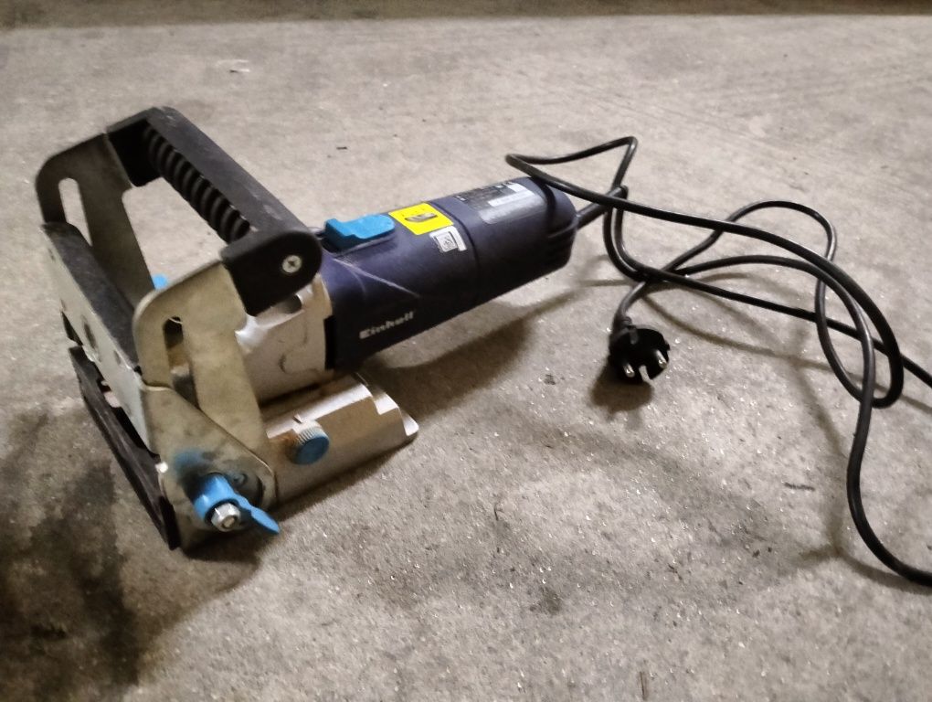 Vendo maquina para fazer entalhes em madeira.