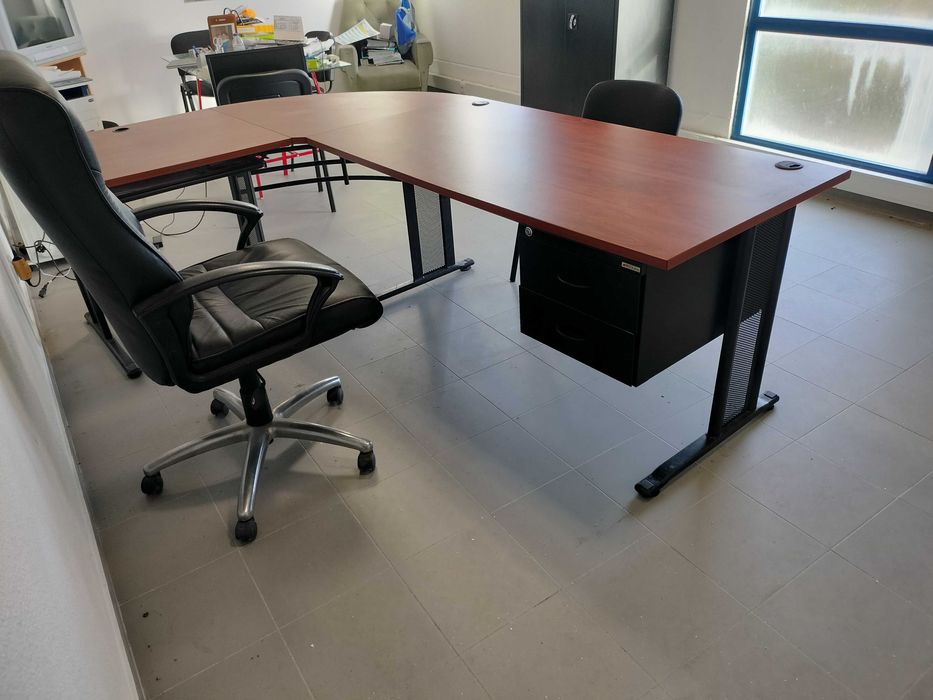 Secretária de escritório completa