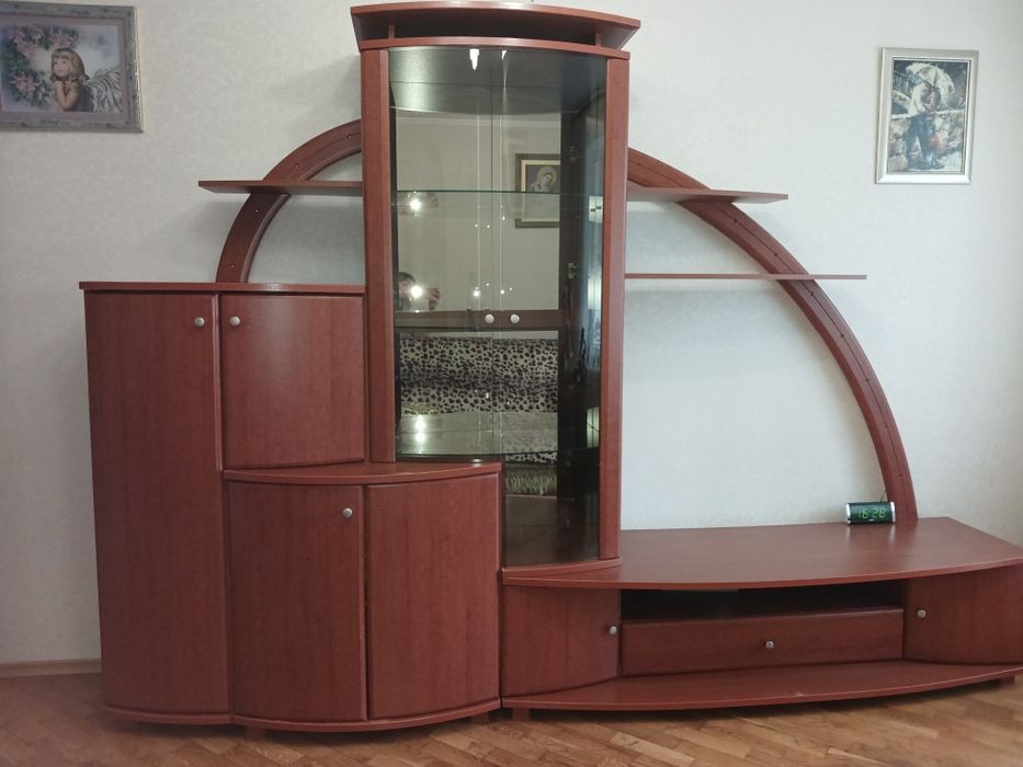 Шафа в вітальню. Не нова.