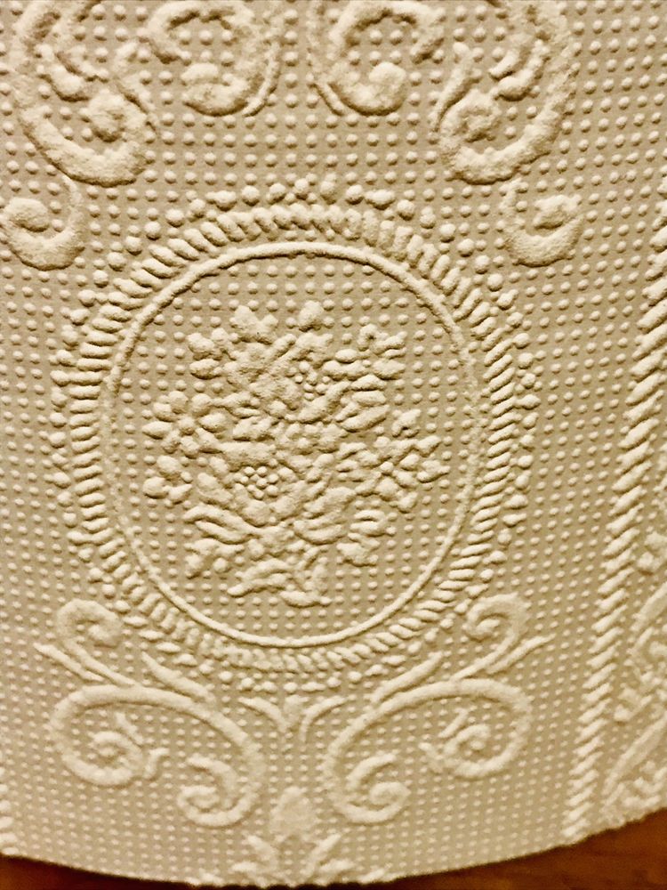 Pudełko kartonowe tłoczone okrągłe ornament białe L