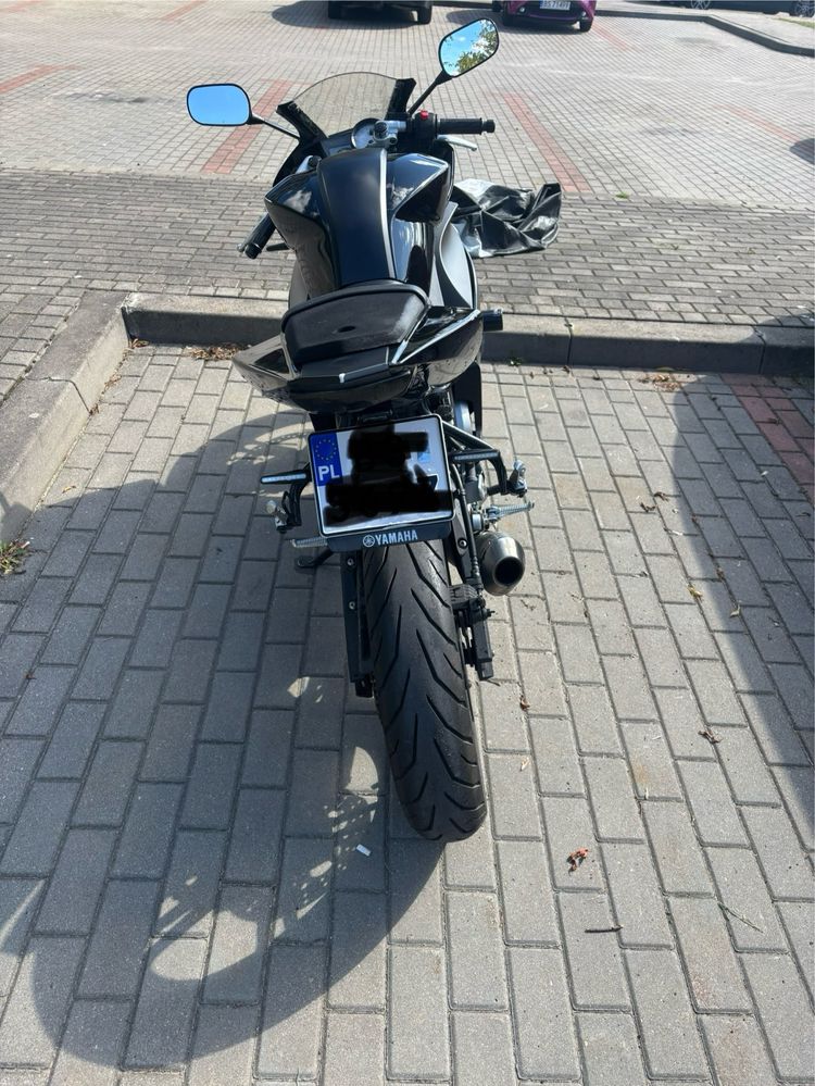 Motocykl yamaha yzf r
