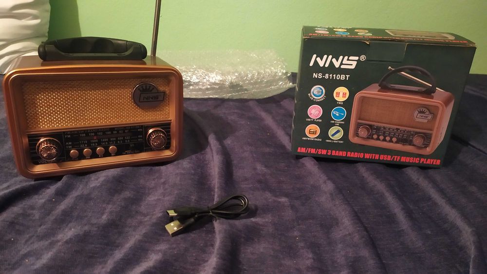 Rádio portátil retro