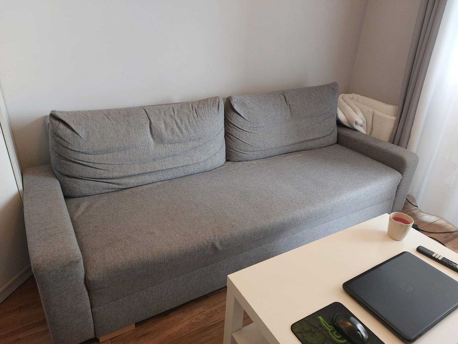 Używana kanapa z funkcją spania, dobrakondycja, z pojemnikiem. Sofabed