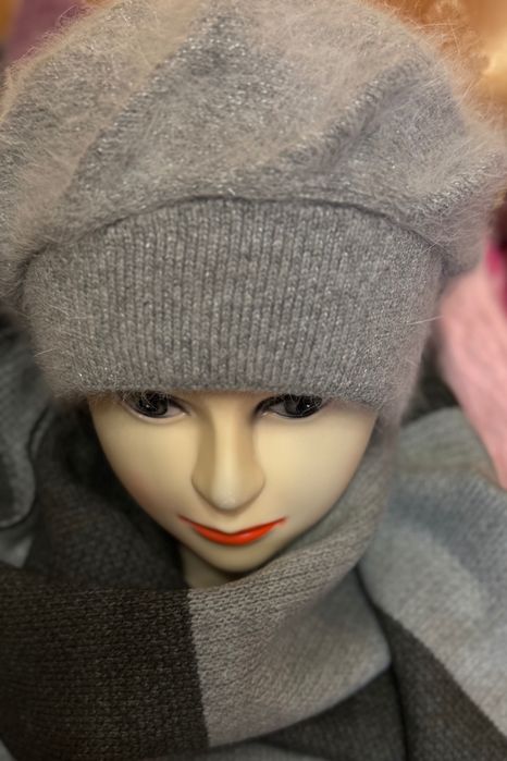 Берет жіночій ангоровий