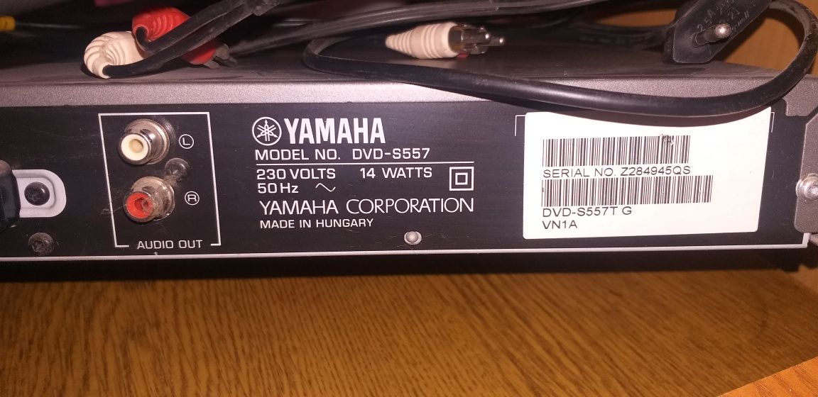 Двд проигрыватель-  Yamaha в отличном рабочем состоянии