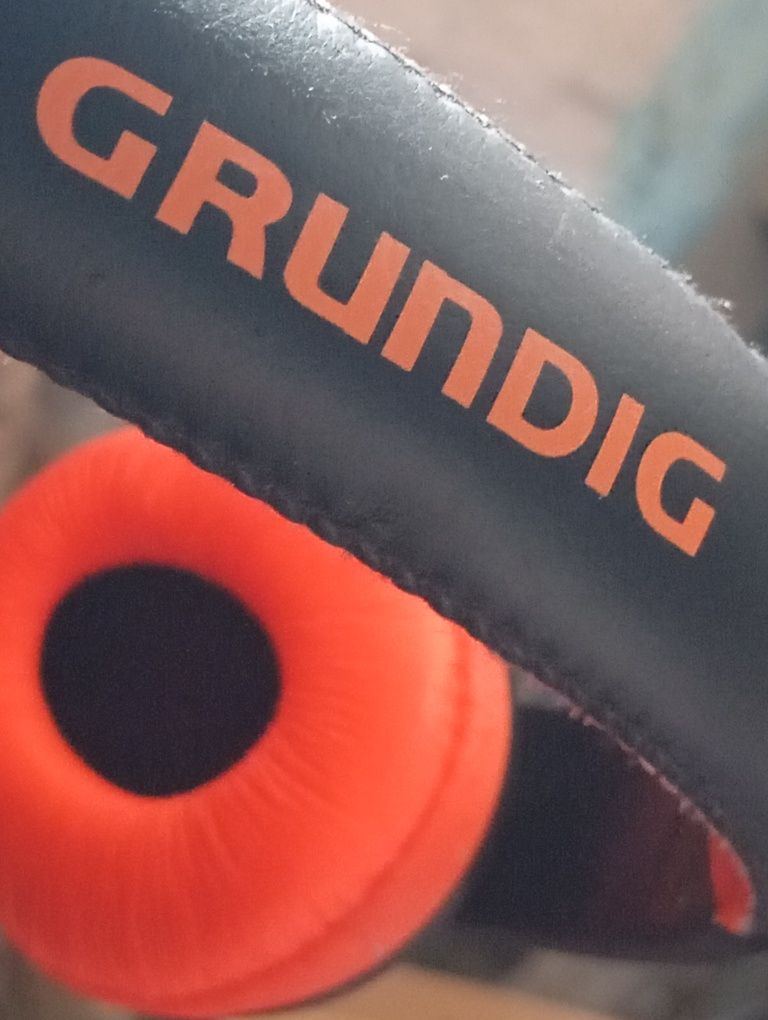 Auscultadores Grundig (cor: laranja e outas)ras