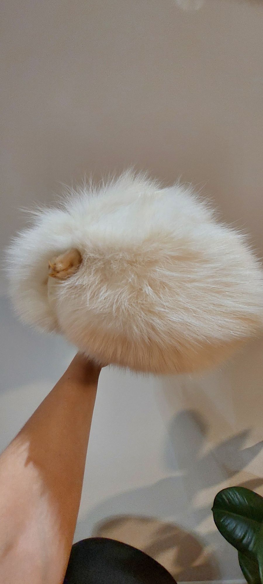 Oryginalna czapka biały lis ręcznie wykonana