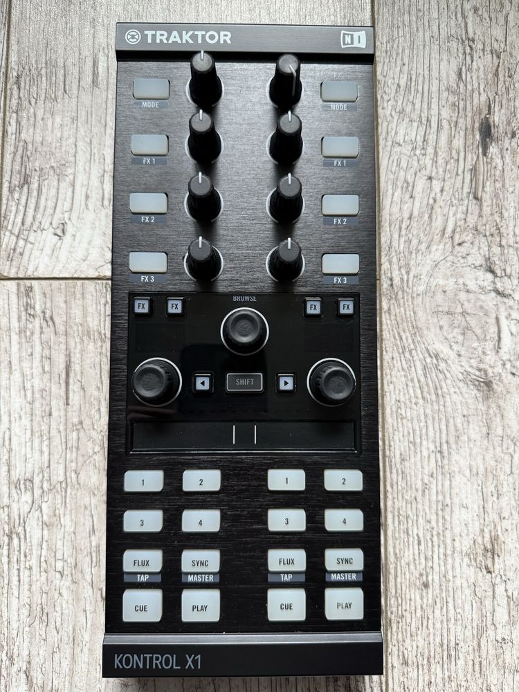 DJ контролер Native Instruments Traktor Kontrol X1 MK2