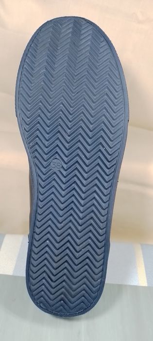 Кросовки шкіряні р.38