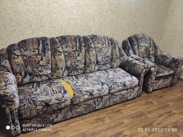 СРОЧНО Продам диван с креслами