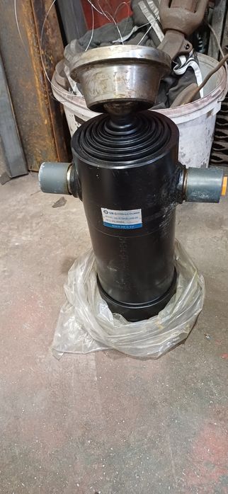 siłownik wywrotu kiper 1200 mm. 10 ton + kołyska na 3 strony ST5-1200